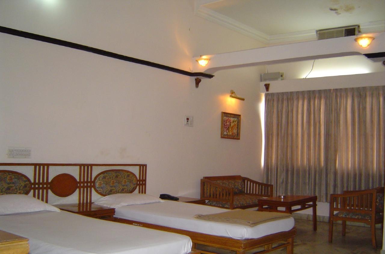 Amogha International Hotel Chitradurga Dış mekan fotoğraf